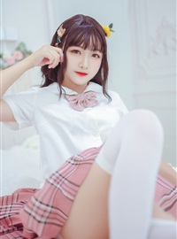 可爱又性感的美少女过膝白丝撩人写真图